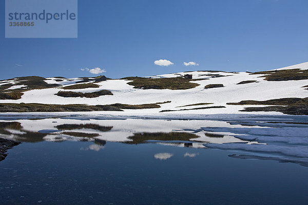 Norwegen  Skandinavien  Vikafjell  Wasser  Schnee  Speigelung  Natur  Reise  Urlaub  Urlaub  Tourismus