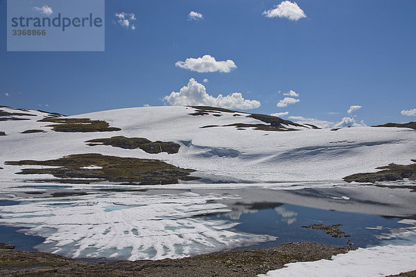 Norwegen  Skandinavien  Vikafjell  Wasser  Schnee  Speigelung  Natur  Reise  Urlaub  Urlaub  Tourismus