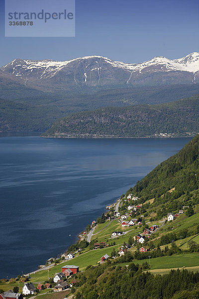 Landschaftlich schön landschaftlich reizvoll Wasser Berg Urlaub Reise Wald Holz Norwegen Fjord Skandinavien Tourismus