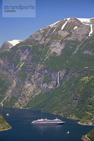 Norwegen  Skandinavien  Geiranger Fjord  Schiff  Geirangerfjord  Kreuzfahrt-Schiff  kulturelle Erbe von Welt  Reisen  Urlaub  Urlaub  Tourismus