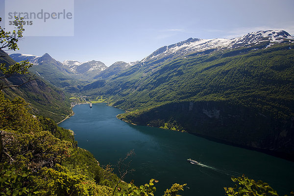 Norwegen  Skandinavien  Geiranger Fjord  Schiff  Geirangerfjord  Ansicht  kulturelle Erbe von Welt  Landschaft  Natur  Berge  Reisen  Urlaub  Urlaub  Tourismus