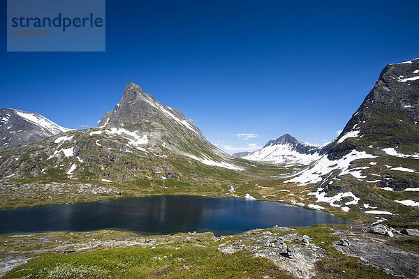 Norwegen  Scandinavia  mehr Og Romsdal  Trollstigen  See  Meer  Berge  Bergsee  Reisen  Urlaub  Urlaub  Tourismus