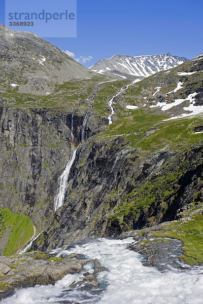 Norwegen  Scandinavia  mehr Og Romsdal  Trollstigen  Wasserfall  Gebirge  Landschaft  Natur  Reise  Urlaub  Urlaub  Tourismus