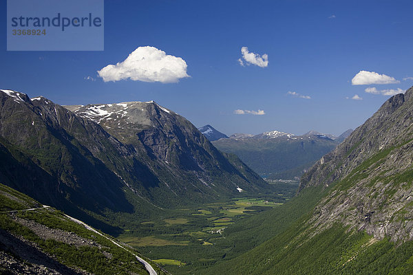 Norwegen  Scandinavia  mehr Og Romsdal  Trollstigen  Street  Passport  Tal  Gebirge  Landschaft  Natur  Gebirgspass  Reisen  Urlaub  Urlaub  Tourismus