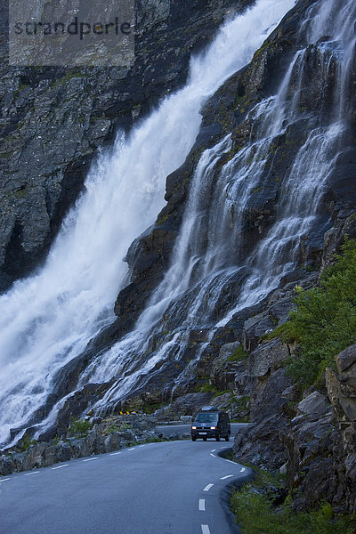 Norwegen  Scandinavia  mehr Og Romsdal  Trollstigen  Gebirge  Landschaft  Natur  Wasserfall  Street  Reisen  Urlaub  Urlaub  Tourismus