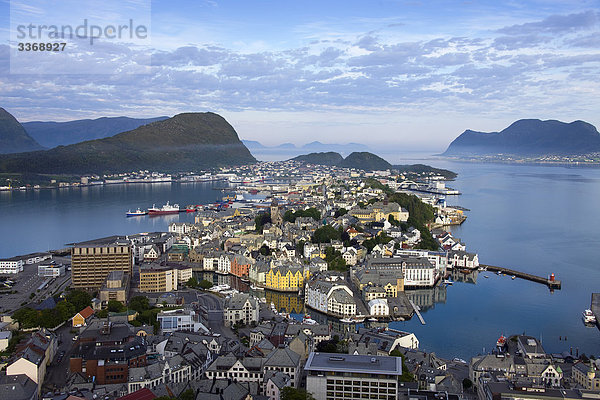 Wasser Hafen Urlaub Wohnhaus Gebäude Reise Stadt Großstadt Meer Norwegen Skandinavien Tourismus