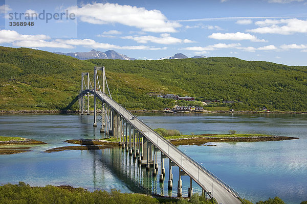 Norwegen  Scandinavia  Tjelsund  Brücke  River  Fluss  in der Nähe von Narvik  Stadt  Stadt  Hängebrücke  Wasser  Travel  Reisen  Urlaub  Urlaub  Tourismus