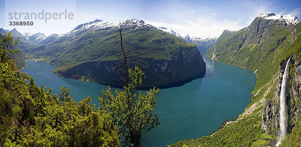 Norwegen  Scandinavia  Geiranger  Fjord  Panorama  Wasserfall  Berge  Inlet  Reisen  Urlaub  Urlaub  Tourismus