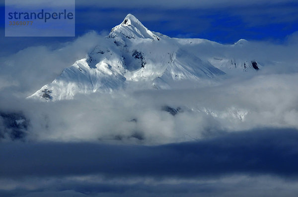 Schweiz  Wallis  Winter  Berge  blau.  Alpen  Haut Sie Cry  Wolken