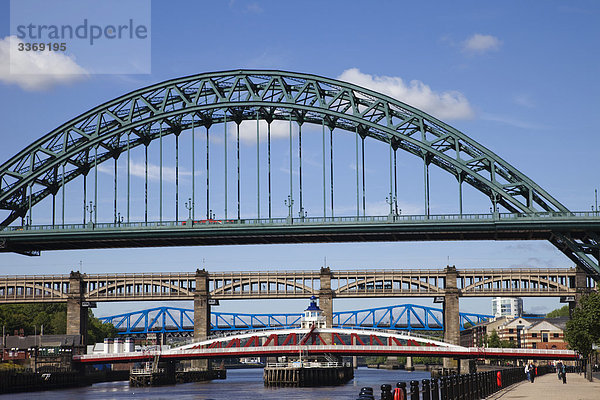 England  Newcastle  Brücken über den Fluss Tyne