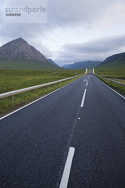 Schottland  Hochlandregion  leere Road in Glen Coe