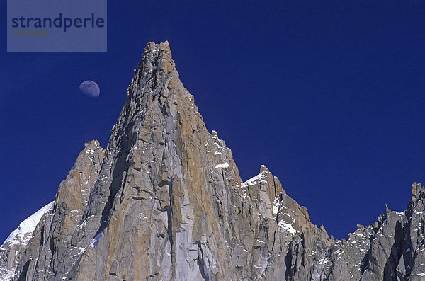 Europa  Frankreich  Les Drus  Chamonix  Berge  Alpen  Alpine  Landschaft  Natur  Berggipfel  Cliff Nadel