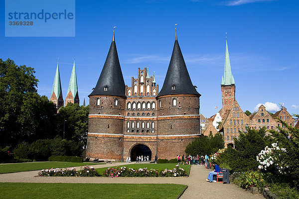 Deutschland  Lübeck  kulturelle Erbe von Welt  Holstentor  Gate  Türme  Türme  Park  Kirche  Reisen  Tourismus  Ferien  Urlaub