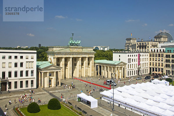 Deutschland  Berlin  Stadt  Stadt  dem Brandenburger Tor  Quadriga  Reichstag  Landmark  Reisen  Tourismus  Ferien  Urlaub
