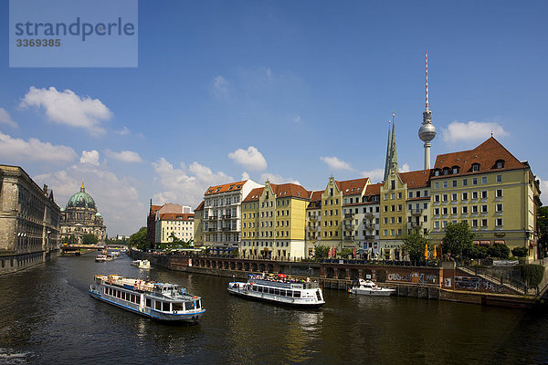 Berlin Hauptstadt Urlaub Wohnhaus Gebäude Reise Stadt Großstadt Boot Kirche Fassade Hausfassade Funkturm Deutschland Tourismus