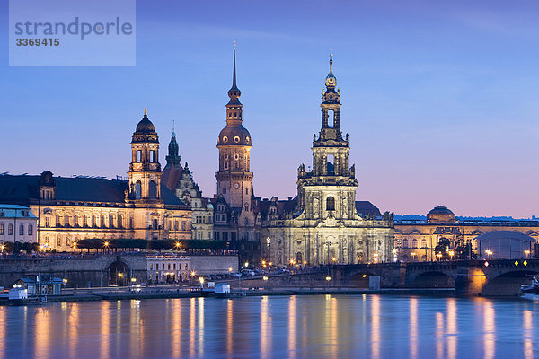 Deutschland  Dresden  Burg  Residenz Schloss  Kirche  die Elbe  in der Nacht  Reise  Reisen  Tourismus  Ferien  Urlaub