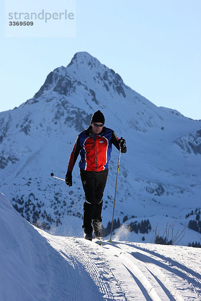Portrait Berg Winter Mann Mensch Alpen Skisport Kanton Bern Skilanglauf Schnee Schweiz Wintersport