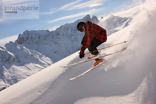 Berg Winter Geschwindigkeit Skifahrer Mensch schnitzen Skisport Ski Kanton Graubünden Schnee Schweiz Wintersport