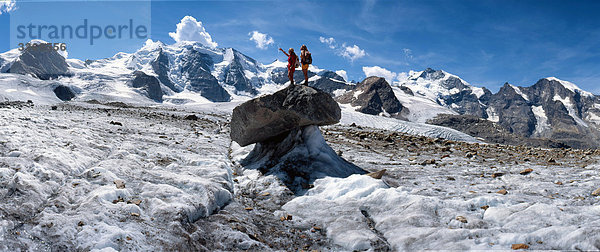 Panorama Berg gehen Mensch Paar Paare wandern zwei Personen 2 Kanton Graubünden