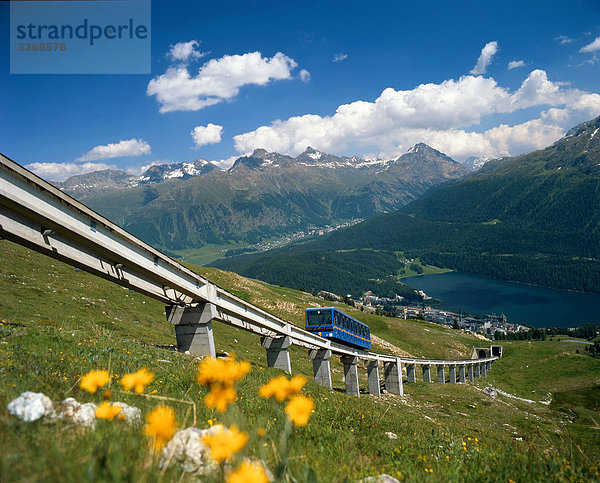 Landschaftlich schön landschaftlich reizvoll Berg Kanton Graubünden Schotterstrasse Engadin Schweiz