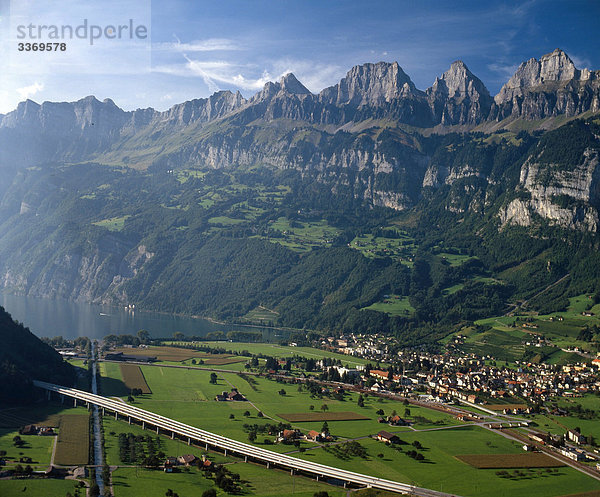 Landschaftlich schön landschaftlich reizvoll Berg Stadt Großstadt Draufsicht Platz Schweiz