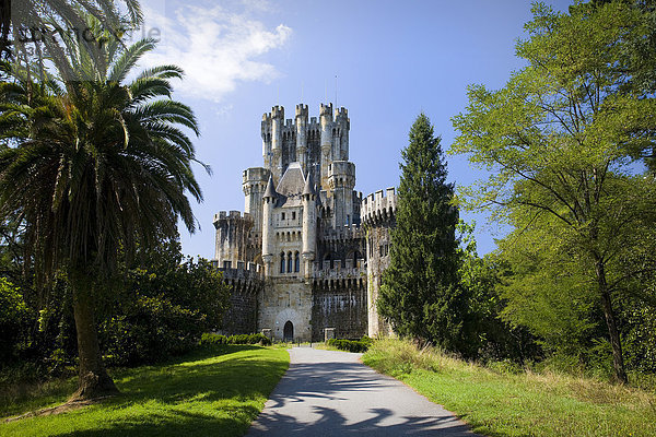 Spanien  baskischen Provinzen  Butron  Burg  in der Nähe von Bilbao  Türme  Türme  Schlupflöcher  Urlaub  Reisen