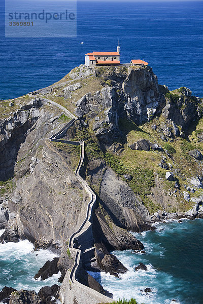 Spanien  baskischen Provinzen  San Juan de Gaztelugatxe  Rock  Klippe  Meer  Halbinsel  Urlaub  Reisen