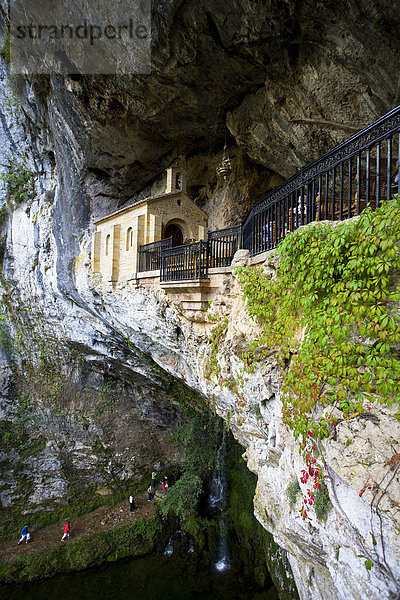 Spanien  Asturias  Covadonga  Höhle  Klippe  Urlaub  Reisen