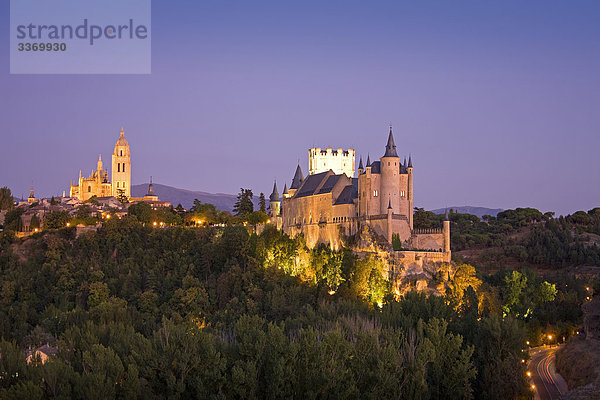 Spanien  Kastilien und Leon  Segovia  El Alcazar  Burg  Burg  kulturelle Erbe von Welt  bei Nacht  Urlaub  Reisen