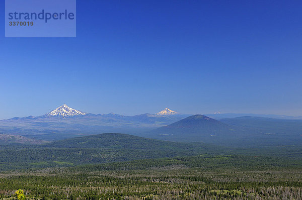 Blick vom Tam McArthur Rim  Deschutes National Forest  Cascade Mountain Range  Schwestern  Zentral-Oregon  Oregon  USAThree Schwestern Wildnis