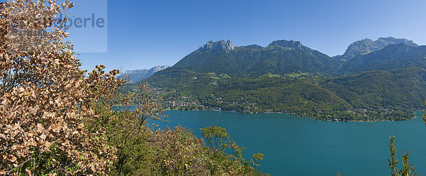 Lac d ' Annecy  Duingt  Haute-Savoie  Frankreich  Landschaft  Wasser  Sommer  Berge  See  Frankreich  Horizontal