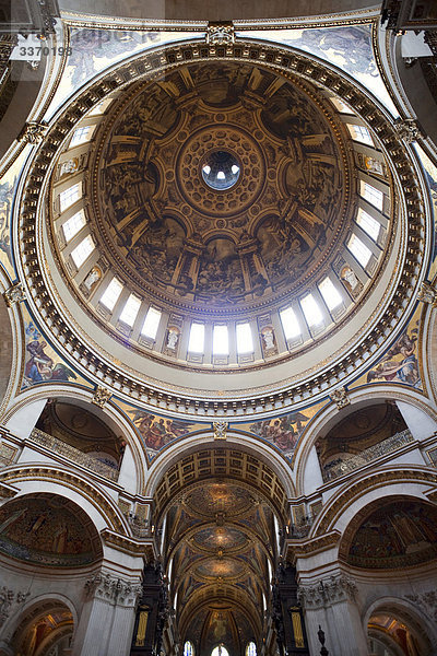 England  London  St Paul's Kathedrale  die Kuppel und Querschiff