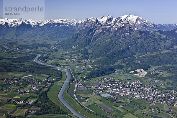 Berg fliegen fliegt fliegend Flug Flüge Vogelperspektive fließen Fluss Alpen Erhöhte Ansicht Aufsicht Luftbild Rheintal Schnee schweizerisch Schweiz Gewässer