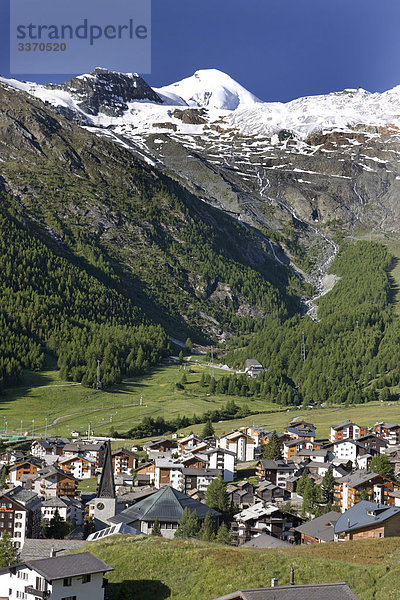 Landschaftlich schön landschaftlich reizvoll Berg Wohnhaus Gebäude Natur Platz Saas Fee Schnee schweizerisch Schweiz Kanton Wallis