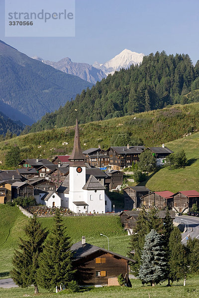 Wohnhaus Gebäude Natur Kirche Dorf schweizerisch Schweiz Kanton Wallis