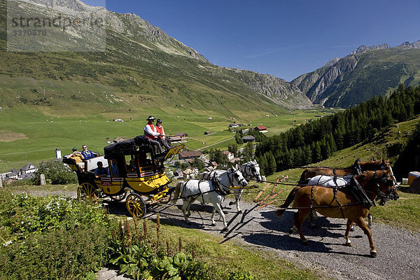 Landschaftlich schön landschaftlich reizvoll Teamwork Tourist Paar Paare Kanton Uri schweizerisch Schweiz