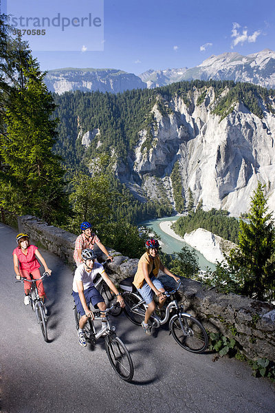 Mountainbike mountain bike Landschaftlich schön landschaftlich reizvoll 4 Fahrrad Rad Mensch fließen Fluss Schlucht Kanton Graubünden schweizerisch Schweiz Elektrofahrrad Ebike