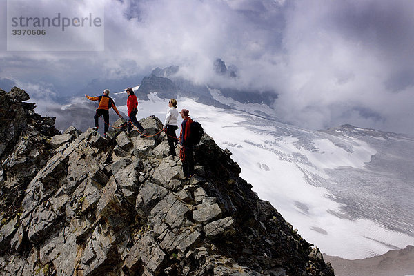 Bergsteigen Berg 4 Wolke gehen Seil Tau Strick Eis Natur Feld wandern Kanton Graubünden Moräne Anstieg Österreich klettern schweizerisch Schweiz Wetter