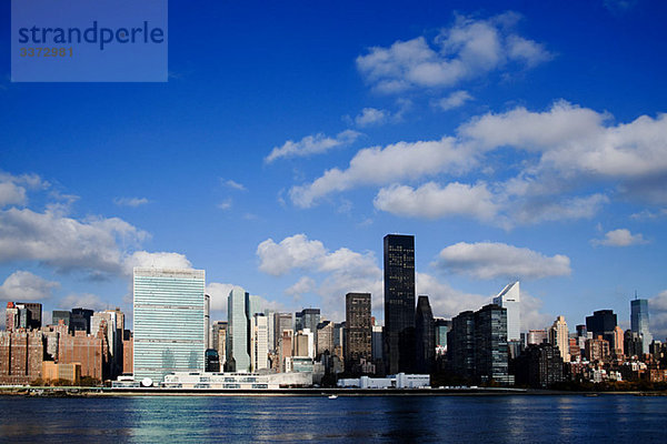 East River und Manhattan Wolkenkratzer