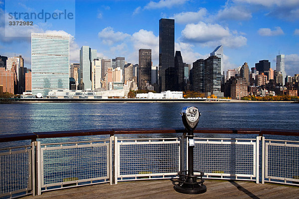 East River und Manhattan Wolkenkratzer