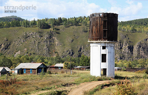 Sibirisches Dorf und Wasserturm
