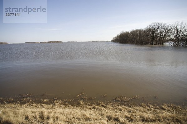 Machen Sie Feld aussehen wie ein See  ländlichen Manitoba  Fluten von Red River