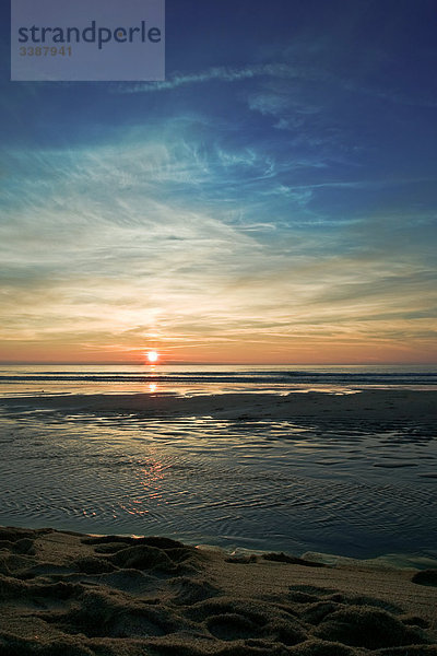 Nordseeküste bei Sonnenuntergang  Sylt  Deutschland