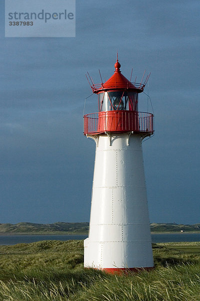 Leuchtturm an der Küste von List  Sylt  Deutschland