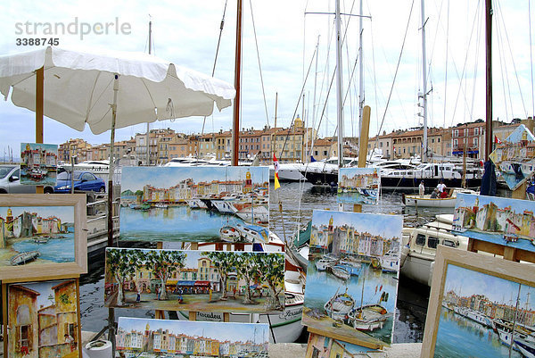 Austellung von Gemälden am Hafen von St. Tropez  Frankreich