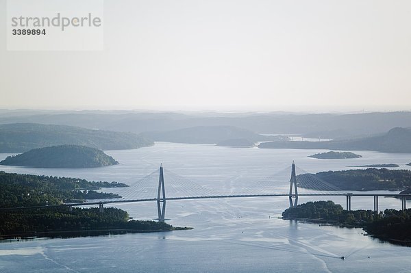 Landschaft mit einer Brücke  Schweden.