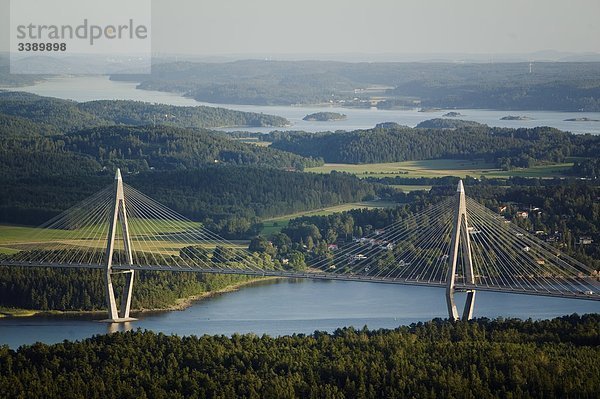 Landschaft mit einer Brücke  Schweden.