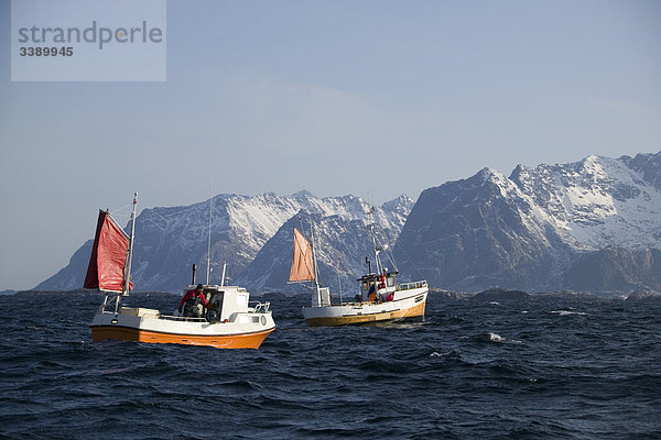 Fischerboote auf dem Meer  Norwegen.