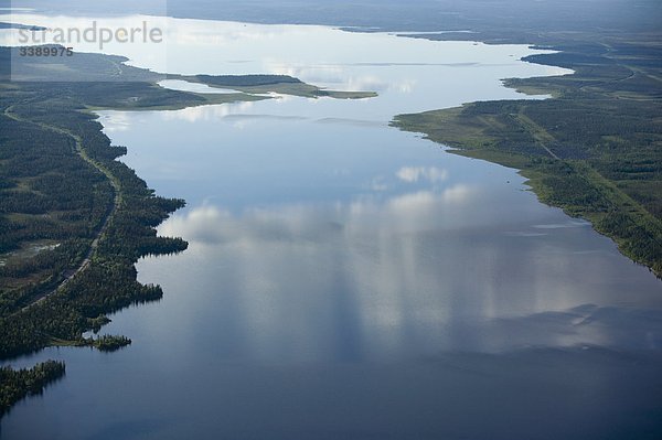 Blick über den See  Lappland  Schweden.