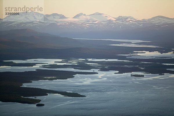 See in eine Berglandschaft  Lappland  Schweden.